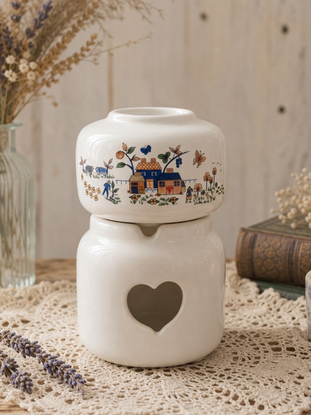Heartland‑Style Vintage Ceramic Oil Burner with Heart Cutout – Cottagecore Chic